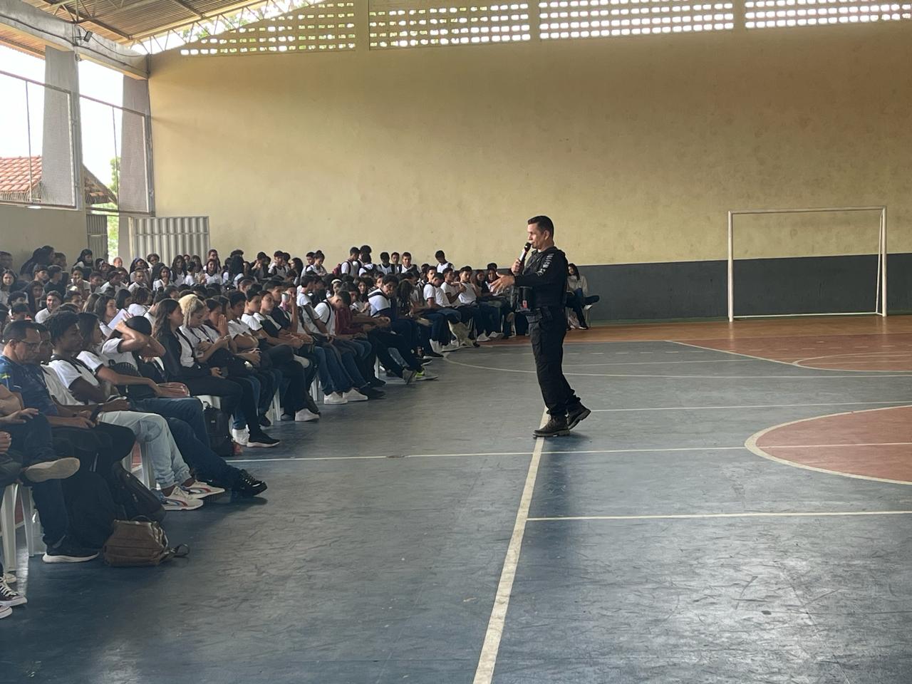 EM LARANJAL DO JARI, POLÍCIA CIVIL PARTICIPA DO PROJETO “VIOLÊNCIA NA ESCOLA” E LEVA ORIENTAÇÕES SOBRE BULLYING E CYBERBULLYING AOS ALUNOS